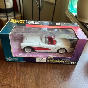 1957 Chevrolet Corvette 1:43 Diecast Road legends Yat-Ming 94243 Red White